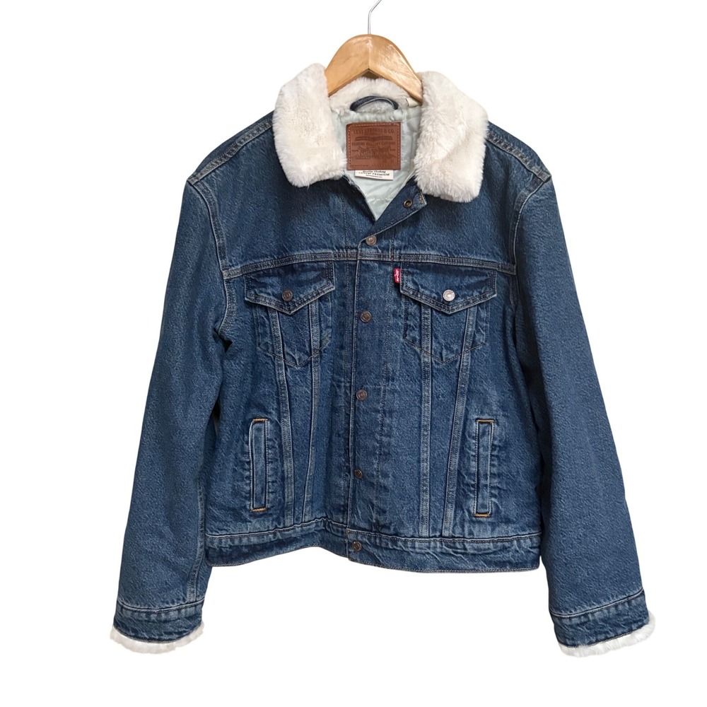 NWOT Levi's Premium Ex-Boyfriend Trucker Jacket Medium Blue Faux Fur Trim M